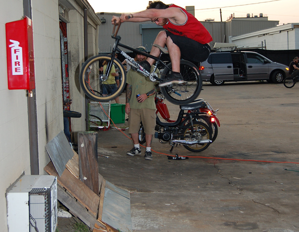 Latane Canyonale with a high speed greg hill tuck into the wall!