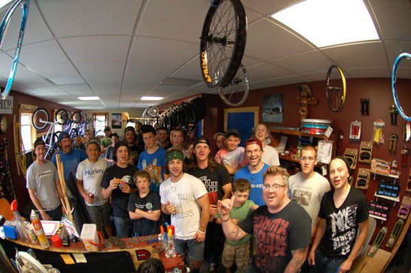 Full Circle Bikes Shop posse, thanks for the Pizza.