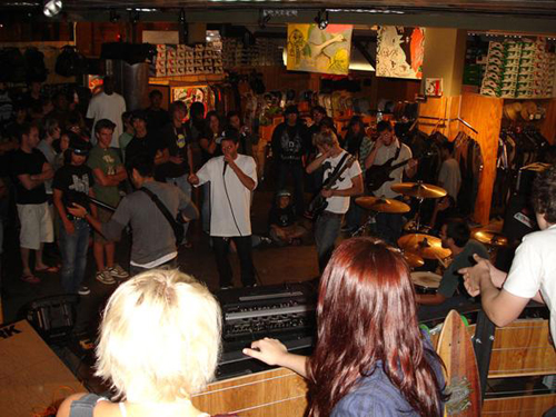 Live bands and shows!