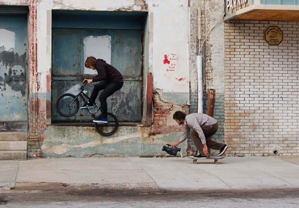 lou Barlow cranks an icepick grind under the watchful eye of mike manzoori.