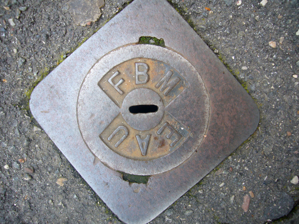 unrelated manhole....