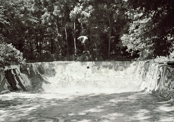 Sasquatch Adam Guilliams pool air!