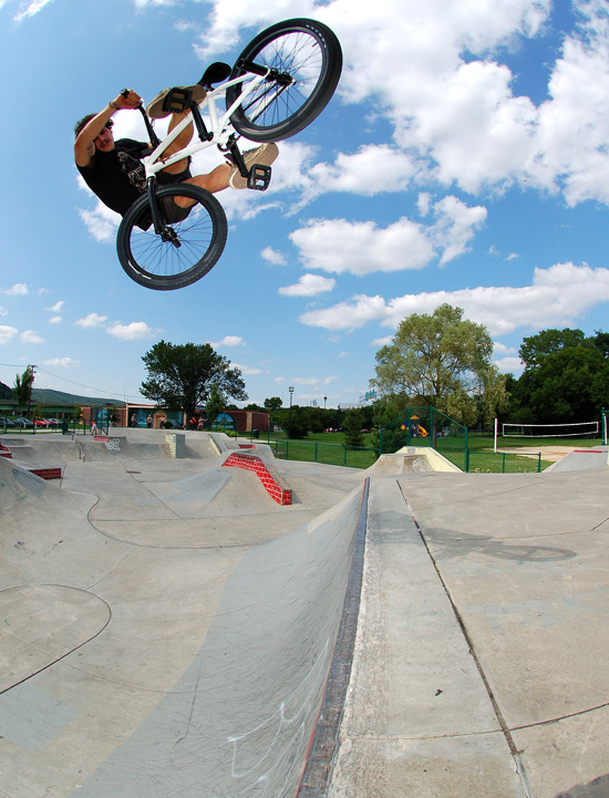 Garrett Guilliams airhorn blasting on an FBM Complete in Binghamton NY.