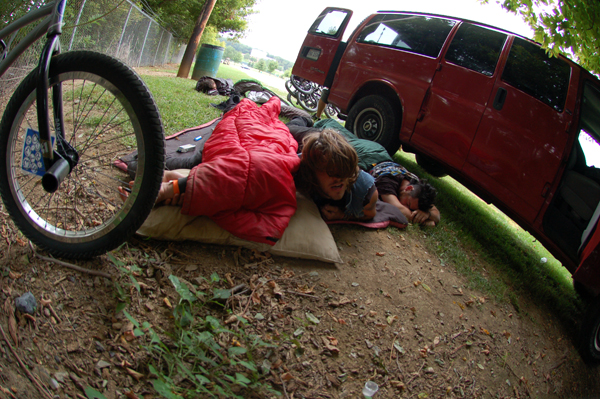Kenny Horton, urban camping apest 09