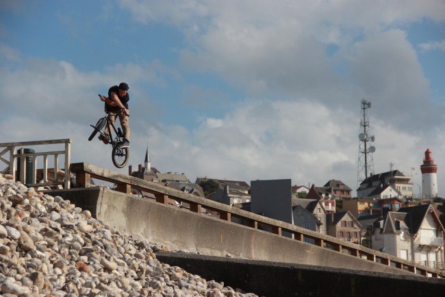 Florian Montanari- Concrete Waves